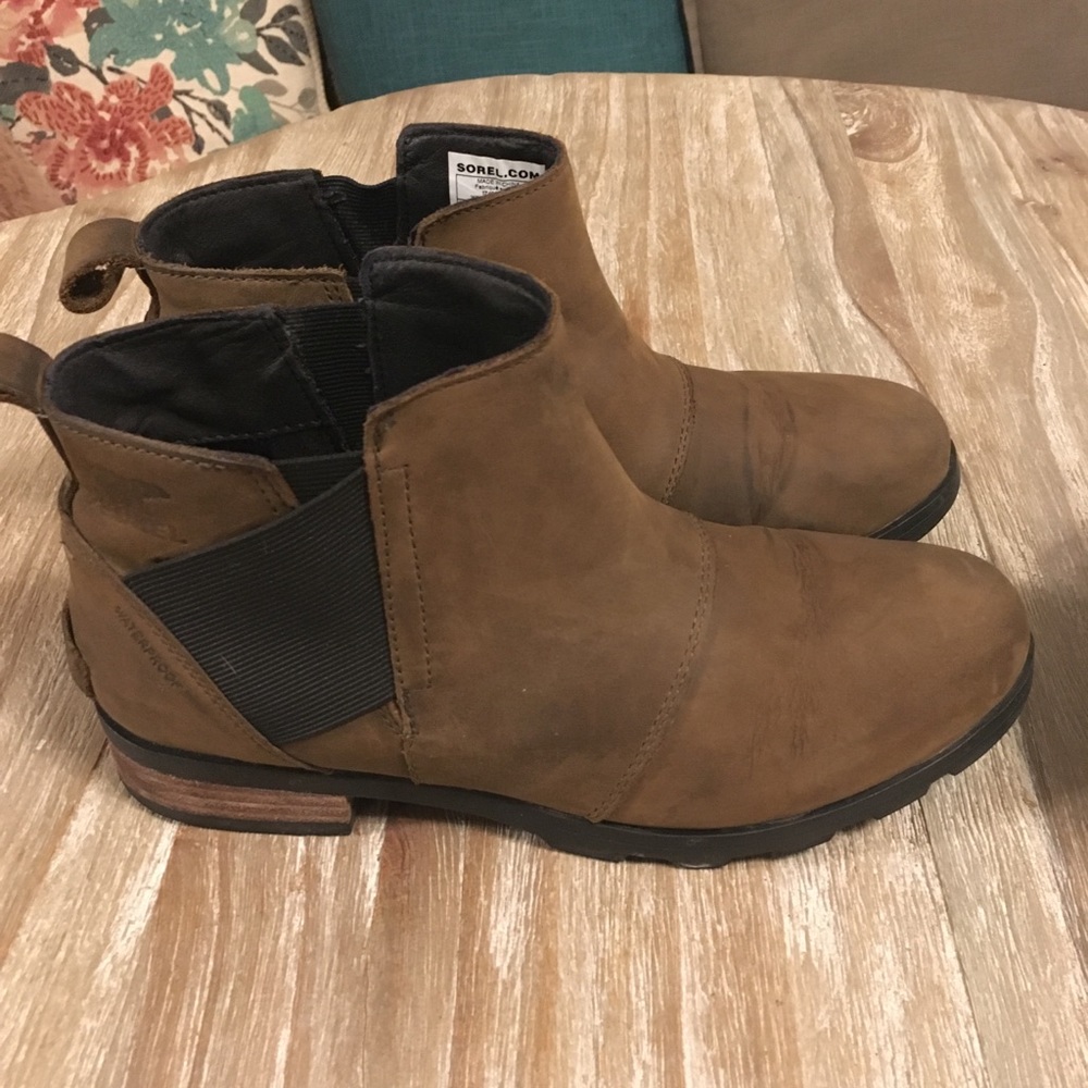 Sorel emelie Chelsea boots